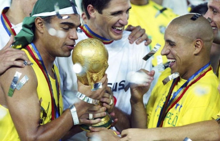 Ngoài chức vô địch Champions League cùng Real, huyền thoại của bóng đá Brazil còn giành thêm chức vô địch World Cup, khép lại một năm 2002 viên mãn về mặt danh hiệu.