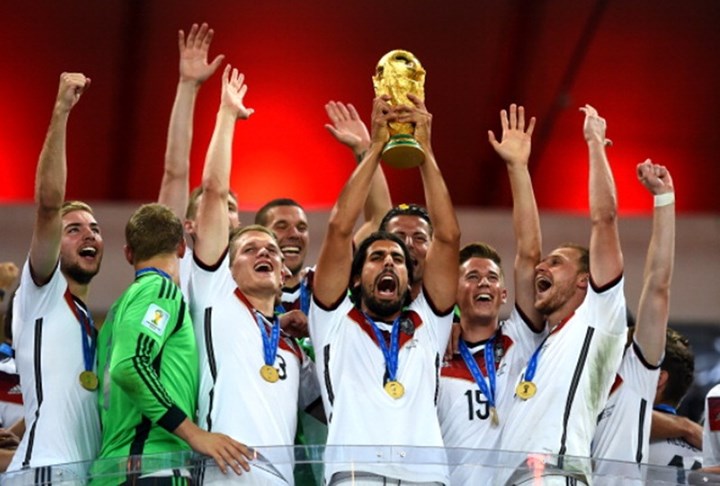 Sami Khedira khép lại năm 2014 đại thành công khi cùng tuyển Đức giành chức vô địch thế giới đầy thuyết phục trên đất Brazil. Trong đó, nổi bật có chiến thắng lịch sử với tỉ số 7-1 trước đội chủ nhà ở Bán kết.