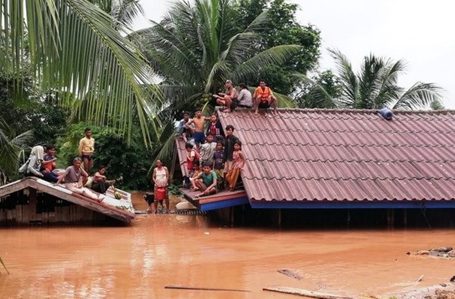 The Sepien-Senamnoi hydropower dam collapsed at 20:00 on July 23, releasing 5 billion cu.m of water which completely isolated Sanamxay district. (Source: Xinhua/VNA)