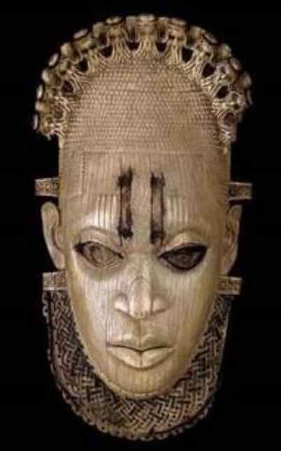 Mặt nạ bằng ngà voi, Queen-Mother Idia, Benin, Nigeria, hiện đang ở Bảo tàng Anh, London, Vương quốc Anh.