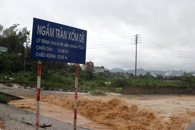 A road in Hoa Binh province was damaged during storm Son Tinh (Photo: VNA)