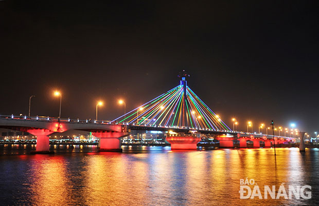 The Han River Bridge sparkling at night