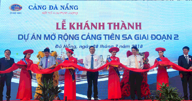 The ribbon-cutting ceremony for the inauguration of the 2nd phase of the Tien Sa Port expansion project