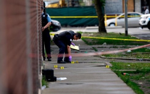 Đêm bạo lực tại Chicago, Mỹ: 44 người bị bắn