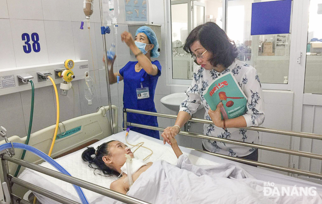 Chủ tịch Huỳnh Đức Thơ gửi thư chúc mừng người mẹ giành giật sự sống để con chào đời