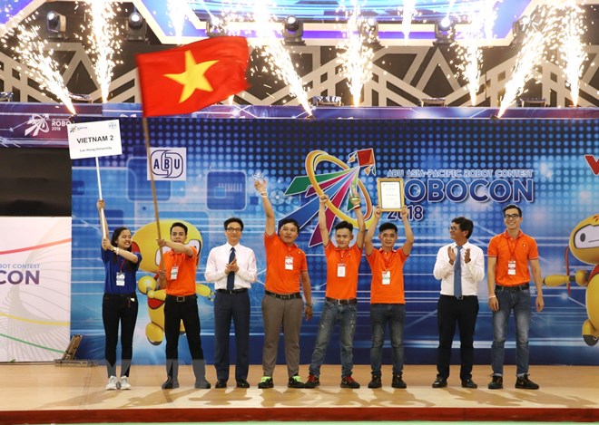 Đội tuyển Việt Nam 2 vô địch cuộc thi ABU Robocon năm 2018