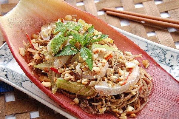 Fresh flavours: Banana flower salad, a popular dish in Việt Nam. Read more at http://vietnamnews.vn/life-style/462631/banana-flower-salad-evokes-taste-of-home.html#OpLkC7cB3dzOA1sP.99