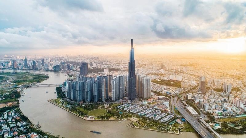 Khách hàng mở thẻ VinID mới ở các quầy VinID tại Landmark 81 - một trong những nóc nhà mới của thế giới sẽ nhận ngay 100.000 đồng.