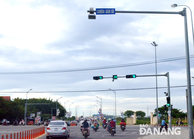 Surveillance cameras installed at the intersection of the Cach Mang Thang Tam, 2 September and the western approach road to the Hoa Xuan Bridge