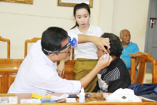 A total of 200 sets of hearing aids were given to Laotian hearing-impaired patients 