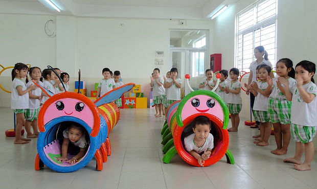 The children going through the tubes made from old tyres