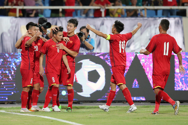 Công Phượng và Quang Hải góp công vào bàn thắng nâng tỷ số lên 2-1 cho Olympic Việt Nam - Ảnh: Gia Hưng