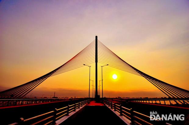 … the Rong (Dragon) Bridge as the sun goes down 