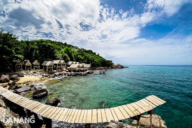 Boasting pristine natural beauty, the Bai Rang Beach has become more popular with both locals and visitors who want to be immersed in nature and get far away from the hustle and bustle of city life.