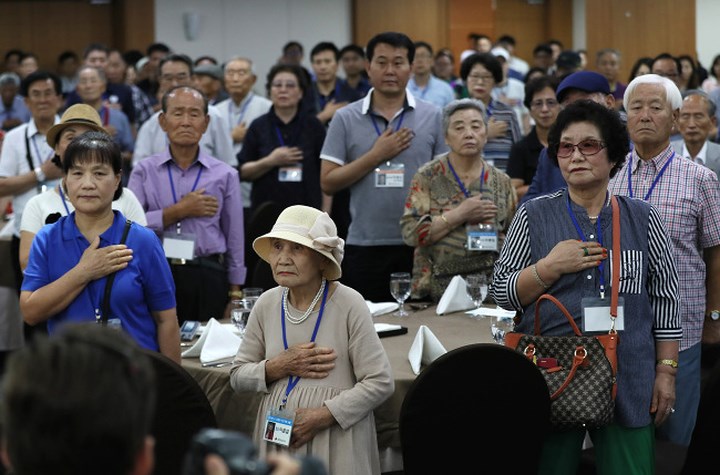 Có 89 người cao tuổi Hàn Quốc tham gia cuộc đoàn tụ lần này. Ảnh: Korea Herald.