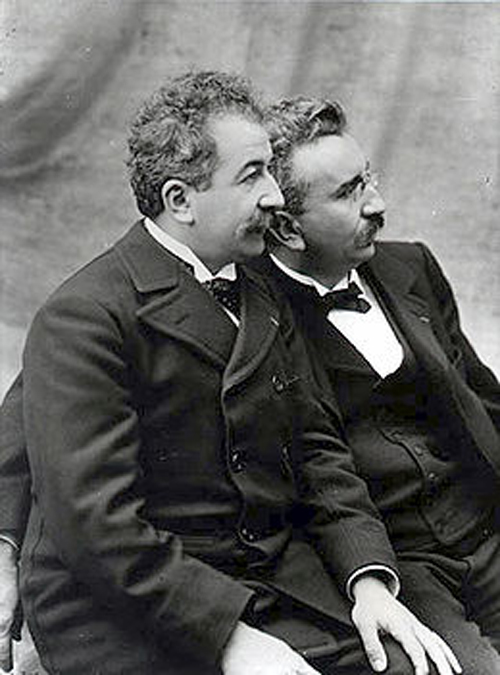 Auguste và Louis Lumière.