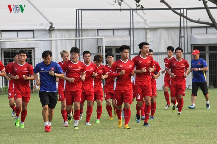 Sau một ngày nghỉ ngơi hoàn toàn, các cầu thủ Olympic Việt Nam tỏ ra khá sung sức trong buổi tập đầu tiên chuẩn bị cho trận tứ kết ASIAD 2018 gặp Syria vào ngày 27/8 tới.