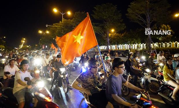 Many downtown streets flooded with huge crowds of fans 