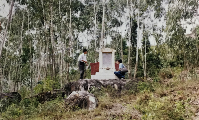 Bia Bến đò Thủy Tú năm 1995. (Ảnh tư liệu của Bảo tàng Đà Nẵng)