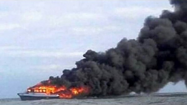 Cháy và chìm phà chở 147 người ở miền Trung Indonesia