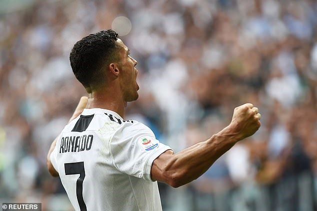 Cristiano Ronaldo cán mốc vĩ đại sau khi 'phá lưới' Sassuolo