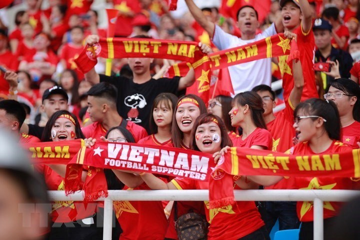 Người hâm mộ có mặt trên khán đài sân vận động Mỹ Đình để cổ vũ cho đoàn Thể thao Việt Nam. (Ảnh: Trọng Đạt/TTXVN)