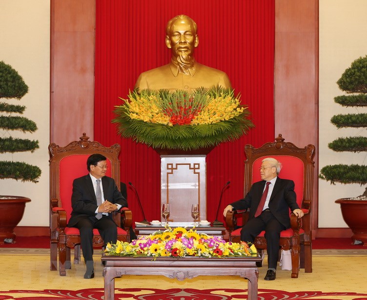 Tổng Bí thư Nguyễn Phú Trọng tiếp Thủ tướng Lào Thongloun Sisoulith, chiều 7-2-2017, tại Trụ sở Trung ương Đảng. (Ảnh: Trí Dũng/TTXVN)