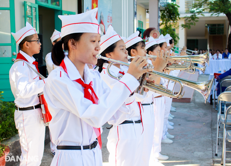  A scene of a flag salute ceremony in progress at the Hoang Sa school