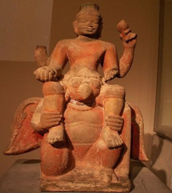 Phù điêu Vishnu-Garuda Ngũ Hành Sơn tại Pháp.