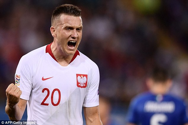 Ba Lan đã vượt lên dẫn trước nhờ bàn thắng của Zielinski