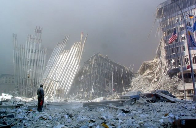 Cảnh đổ nát của Trung tâm Thương mại Thế giới đầu tiên ở New York trong vụ 11-9-2001. Ảnh: citizen.co.za