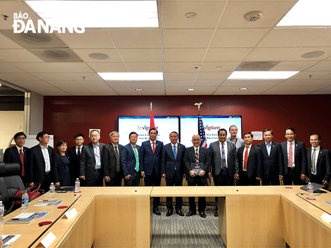 The Da Nang delegation attended trade and investment promotion forums  in the USA and Canada