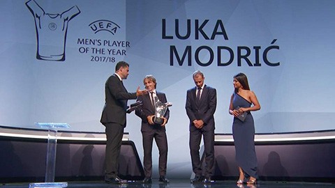 Luka Modric đã được trao tặng danh hiệu Cầu thủ xuất sắc nhất năm của UEFA