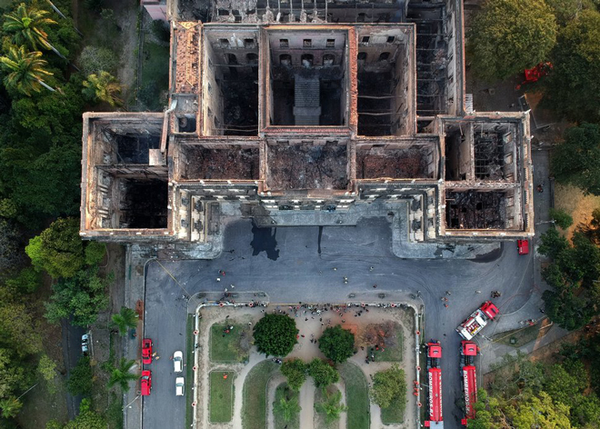 Bảo tàng Quốc gia Brazil sau cơn hỏa hoạn.
