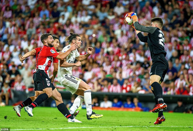 Bale không để lại nhiều dấu ấn khi bị cầu thủ Bilbao kèm chặt