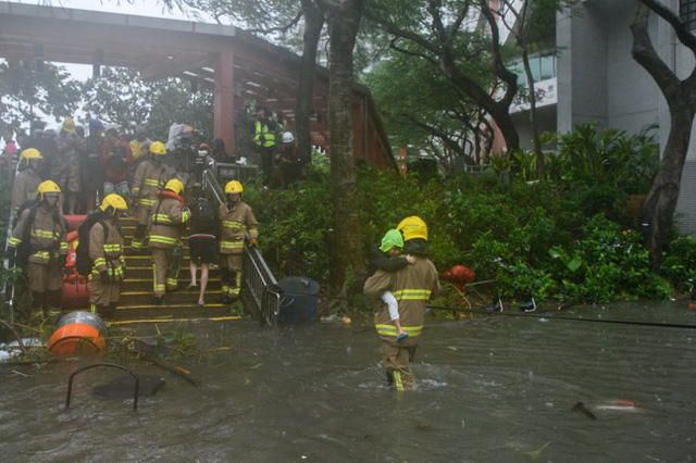 Trước khi càn quét Hong Kong, bão Mangkhut đã tàn phá nhiều đảo của Philippines và cướp đi sinh mạng của ít nhất 25 người.