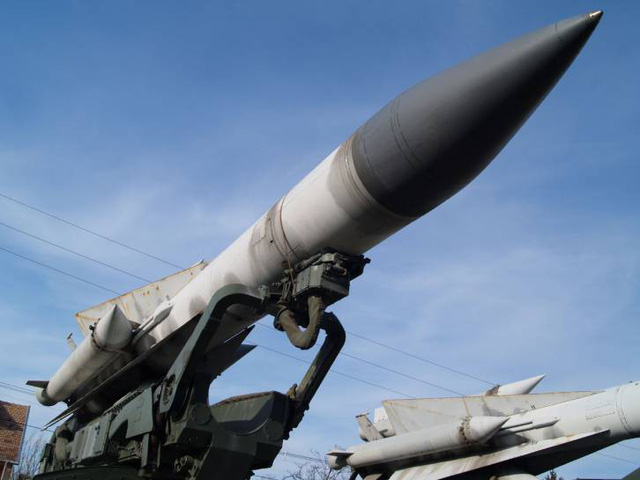 Bệ phóng tên lửa S-200 (Ảnh: Russia Insider)