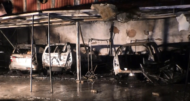 4 ô tô bị thiêu rụi sau vụ cháy