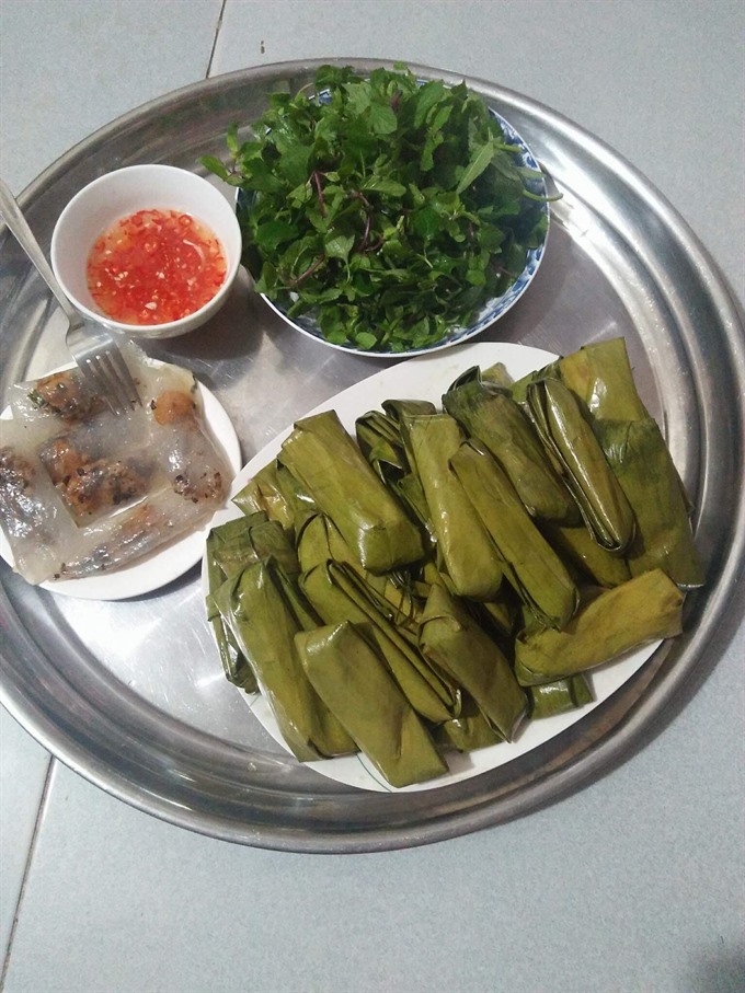 Healthy portion: A tray of the small, tasty dumplings. Read more at http://vietnamnews.vn/life-style/466317/steamed-dumplings-show-viet-nams-history.html#tOjUEbf52op3Y5w4.99