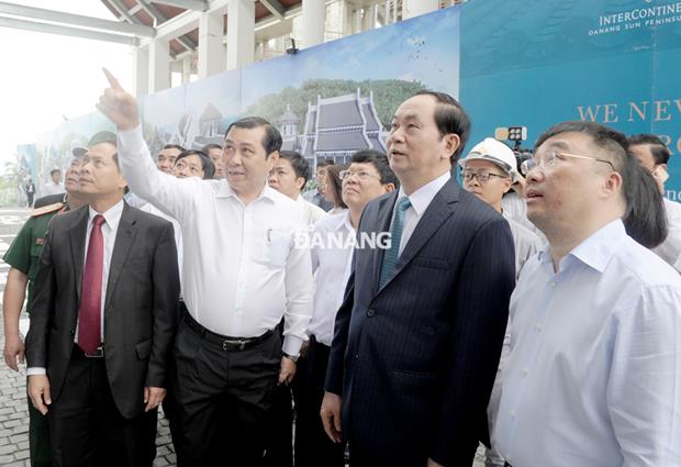 President Quang (2nd right) watching the designs of reception, healthcare and conference rooms ...