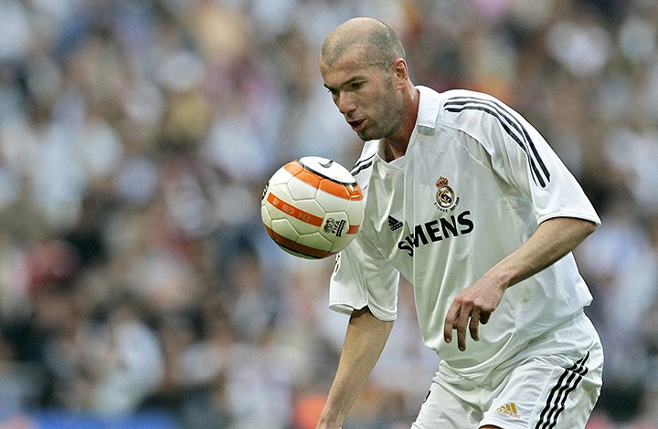 Tiền vệ: Zinedine Zidane