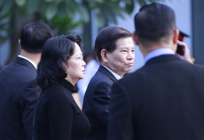 Quyền Chủ tịch nước Đặng Thị Ngọc Thịnh và nguyên Chủ tịch nước Nguyễn Minh Triết có mặt tại Nhà tang lễ từ rất sớm. Ảnh: TTXVN