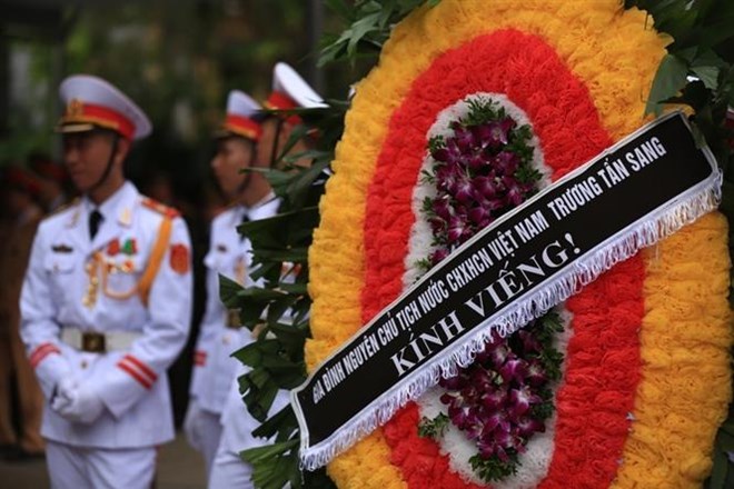 Vòng hoa của Nguyên Chủ tịch nước Trương Tấn Sang viếng Chủ tịch nước Trần Đại Quang.