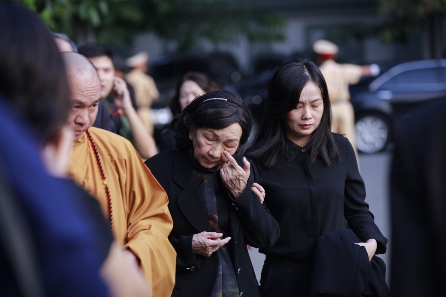 People pay respect to President Tran Dai Quang 