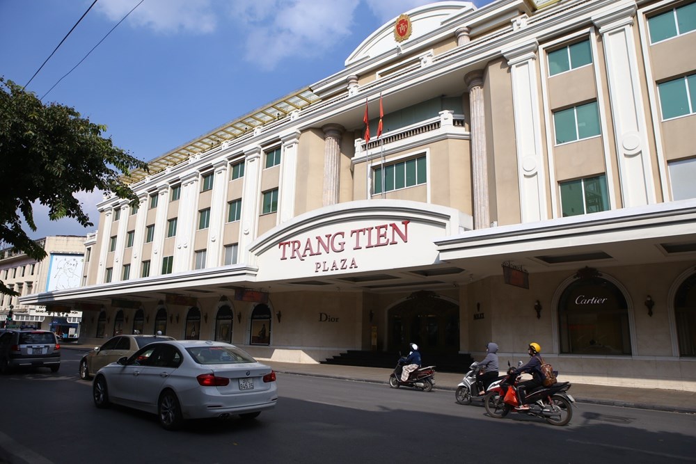 The national flag flies at half-mast at Trang Tien Plaza, a shopping centre located in the downtown of Ha Noi