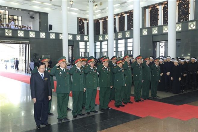 Đoàn Ban chấp hành Trung ương Hội Cựu chiến binh Việt Nam viếng Chủ tịch nước Trần Đại Quang. Ảnh: Nhan Sáng - TTXVN