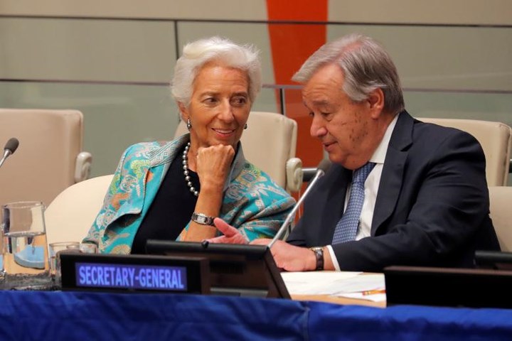   Tổng Giám đốc Quỹ Tiền tệ Quốc tế (IFM) Christine Lagarde trao đổi với Tổng Thư ký Liên Hợp Quốc  Antonio Guterres tại phiên họp cấp cao về tài chính.