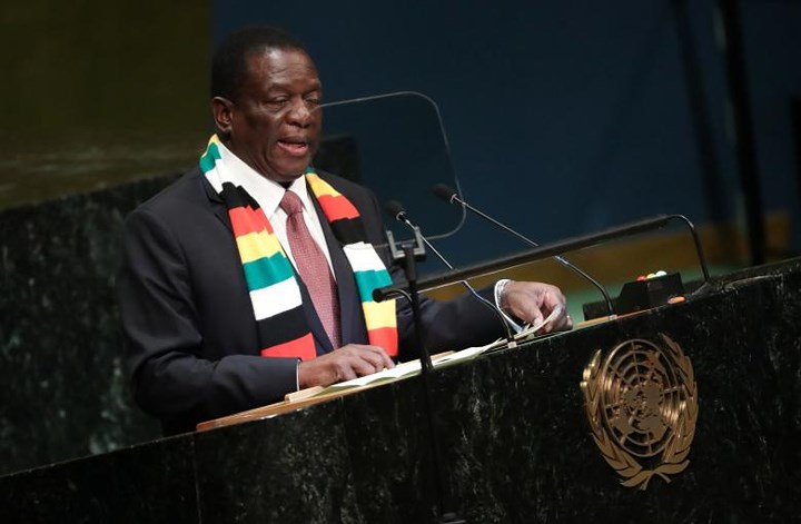 Tổng thống Zimbabwe Emmerson Mnangagwa phát biểu tại Hội nghị Hòa bình Nelson Mandela.