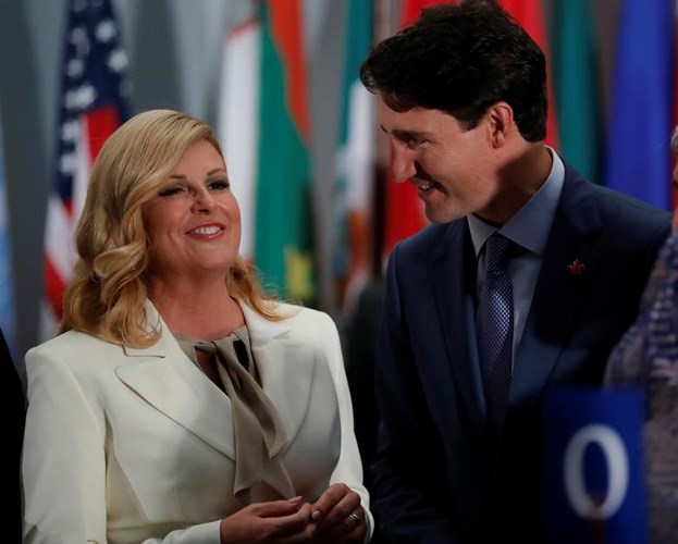 Thủ tướng Canada Trudeau trò chuyện cùng Tổng thống Croatia Kolinda Grabar-Kitarovic.