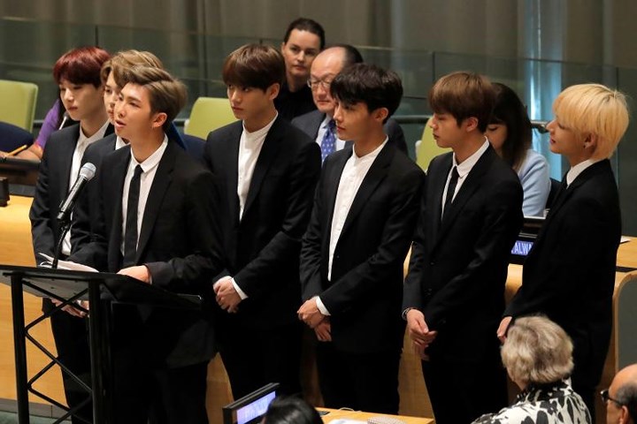 Nhóm nhạc Hàn Quốc BTS gửi thông điệp thức tỉnh giới trẻ tại Hội nghị Thanh niên của Liên Hợp Quốc.
